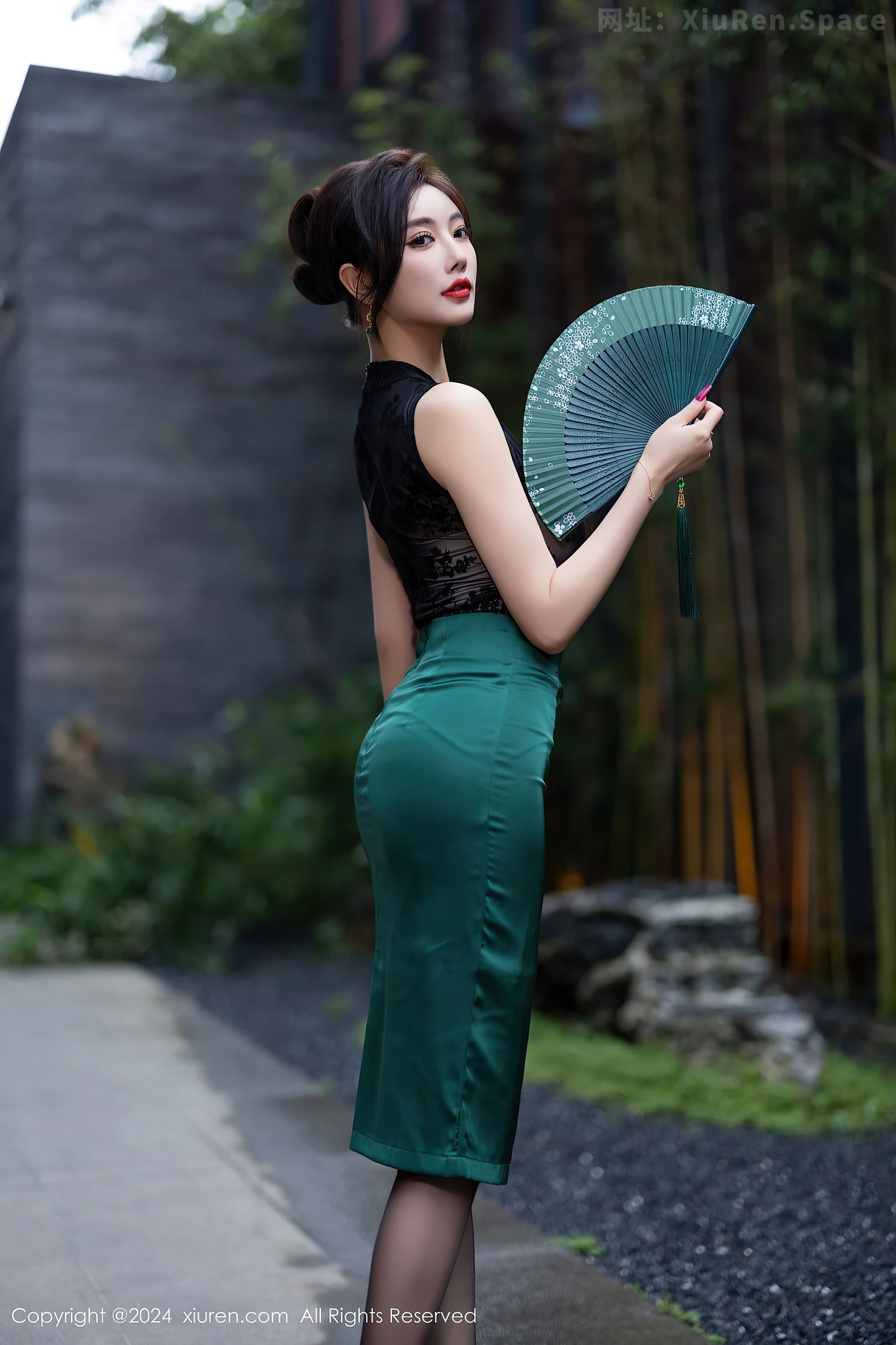 图片[6]-[XiuRen秀人网] VOL.9384 女神杨晨晨Yome性感黑色蕾丝内衣配黑丝袜秀丰腴身材完美写真80P-秀人网官方网站